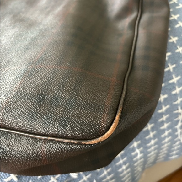 Burberry Tote with zipper closing short handles and shoulder strap - Picture 13 of 13